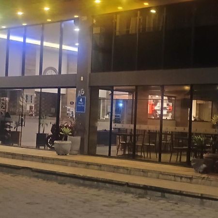 Village Plaza Hotel Барбасена Экстерьер фото